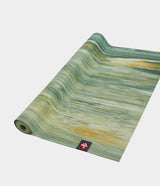 Mat o Tapete de Yoga EKO Superlite de Viaje, marca Manduka