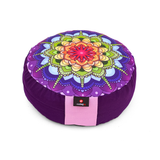 Zafu Chakras marca Cudegui o cojín de meditación ergonómico, se amolda a tu cuerpo, pues está relleno de cascarilla de café. Es muy cómodo, para que puedas concentrarte en la meditación y no en la incomodidad de espalda o piernas.