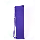 Este Portamat es ideal para transportar y proteger tu tapete. Elaborado con tela de microfibra repelente al agua, la cinta es de alta seguridad, y es ajustable. Cabe hasta un tapete de yoga grueso de 8mm. Muchas veces los tapetes de yoga son costosos; esta bolsa para tapetes de yoga te ayuda a protegerlos de la intemperie y posibles daños. Tiene una amplia bolsa lateral para guardar tus cosas y no cargar de más al salir. Es práctico, cómodo y muy original.