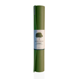 El Mat Fusion Jade, es un tapete extra grueso de 8mm, con un agarre inigualable gracias a que está hecho de caucho 100% natural, que es el mejor antiderrapante del mercado  El Jade Mat Fusion es extremadamente cómodo gracias a sus 8mm de grosor, si tienes problemas de rodillas o en tus articulaciones, este tapete es perfecto para ti.  Los tapetes Jade tienen garantía internacional de ser totalmente amigables con el ambiente, ya que son totalmente biodegradables.