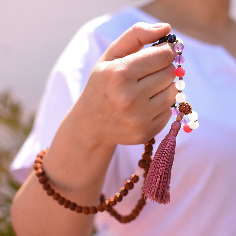 Japamala o rosario budista de rudraksha de amor, marca Cudegui
